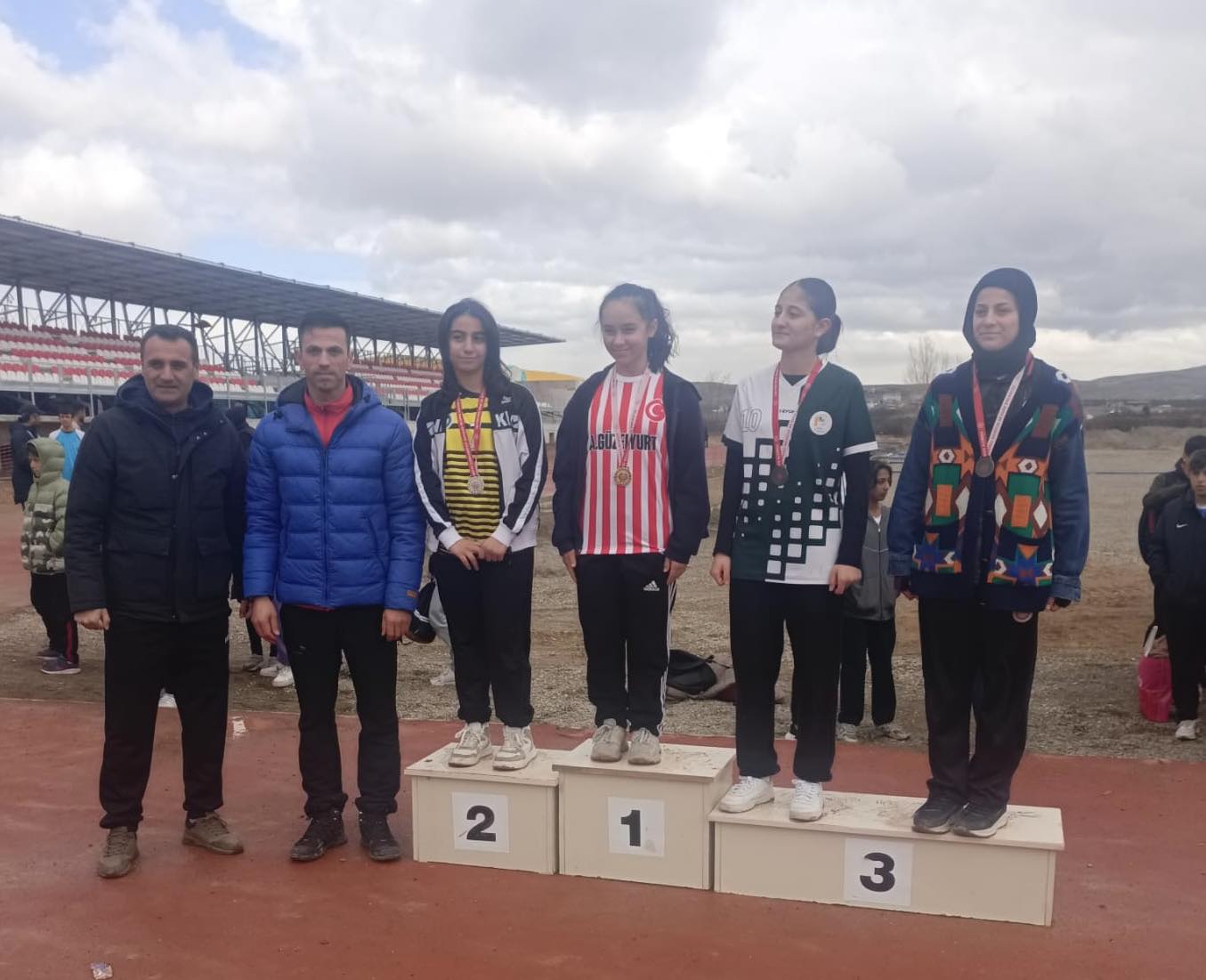 Okul Sporlarında Altın Madalya Hekimhan’a Geldi