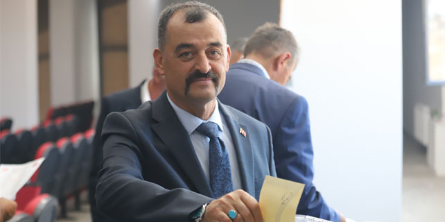 MHP Hekimhan İlçe Kongresi’nde Efendi Akyüz Güven Tazeledi